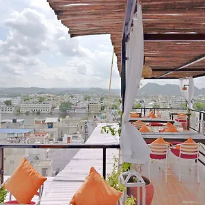 3* Hotel Udai Niwas By The